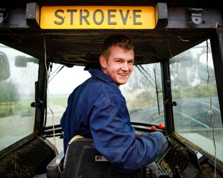 Boer op tractor