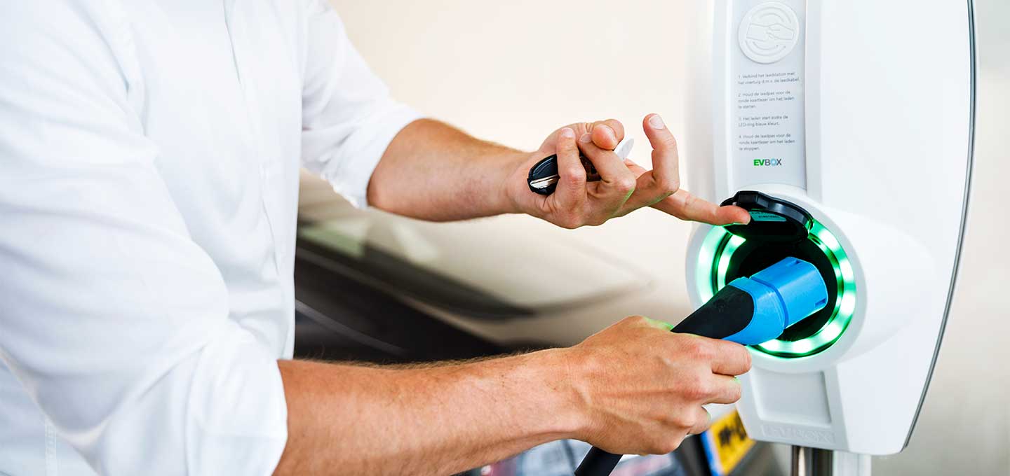 laadpaal;electrisch rijden; laadpaal bedrijfspand