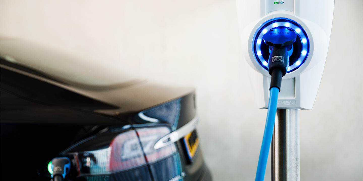 laadpaal; electrisch rijden; laadpaal bedrijfspand