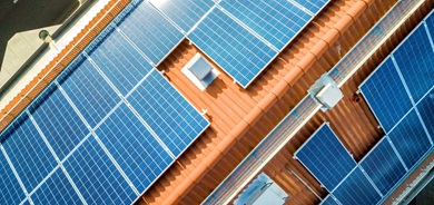 zonnepanelen op dak van boven