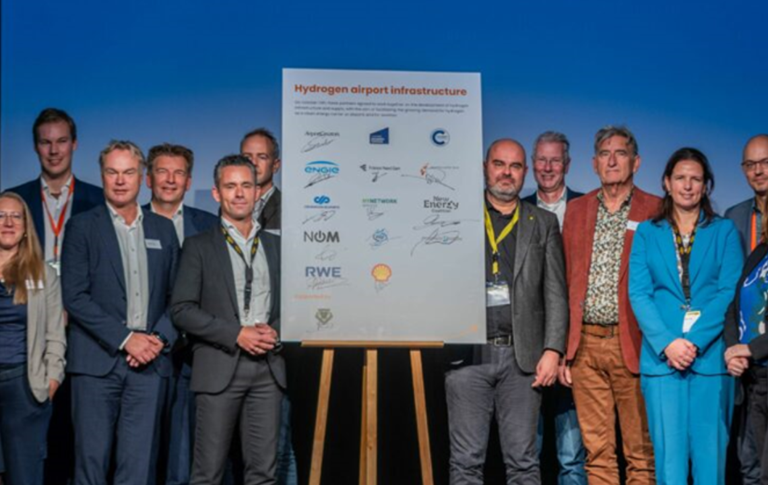 Handtekeningen voor ontwikkeling waterstofnetwerk