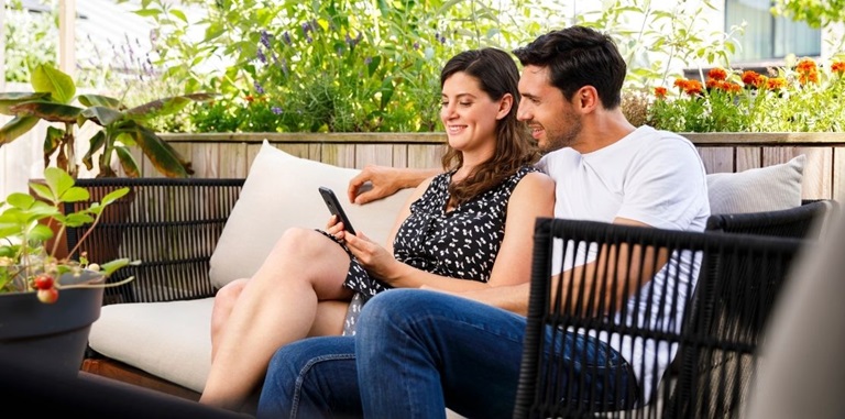 Man en vrouw in de tuin