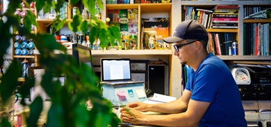 Zzp-er achter zijn bureau