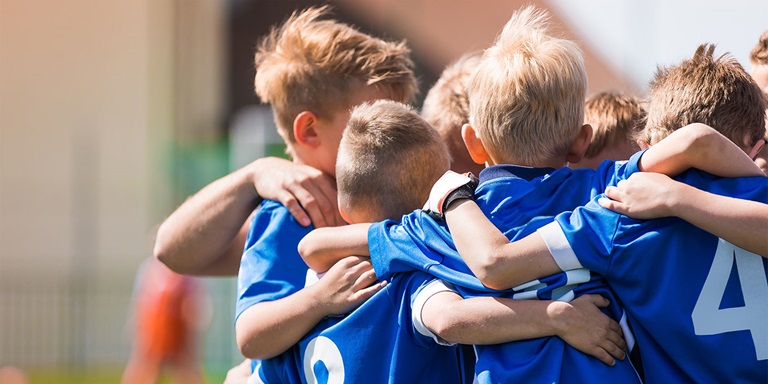 Juichende jongens voetbalelftal
